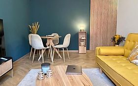 Nicea Inn Blue